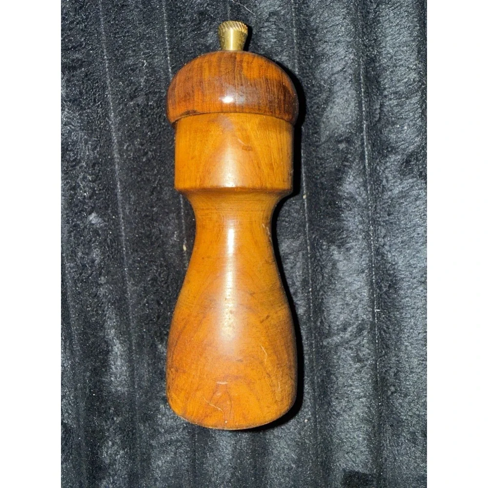 Oliv-Art Hand Carved‎ Olive Wood Pepper Mill, Made In Spain Vintage